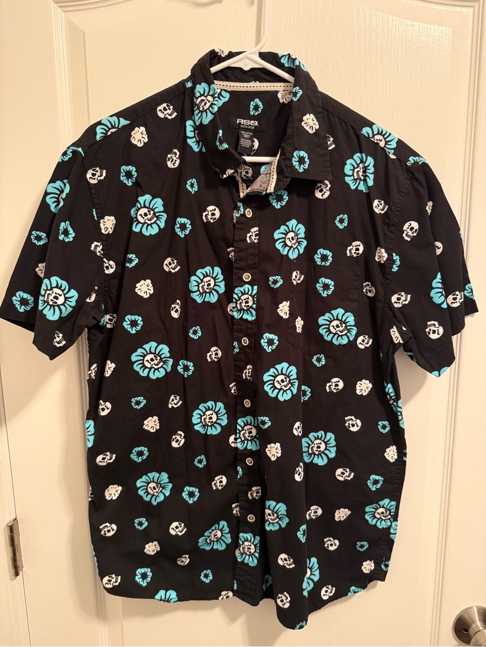 RSQ Men’s Black Floral Short-Sleeve Button-Up Shirt in Size XL
